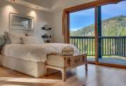 3096-Mountain-Links-Way-large-051-073-Bedroom-1500x1000-72dpi